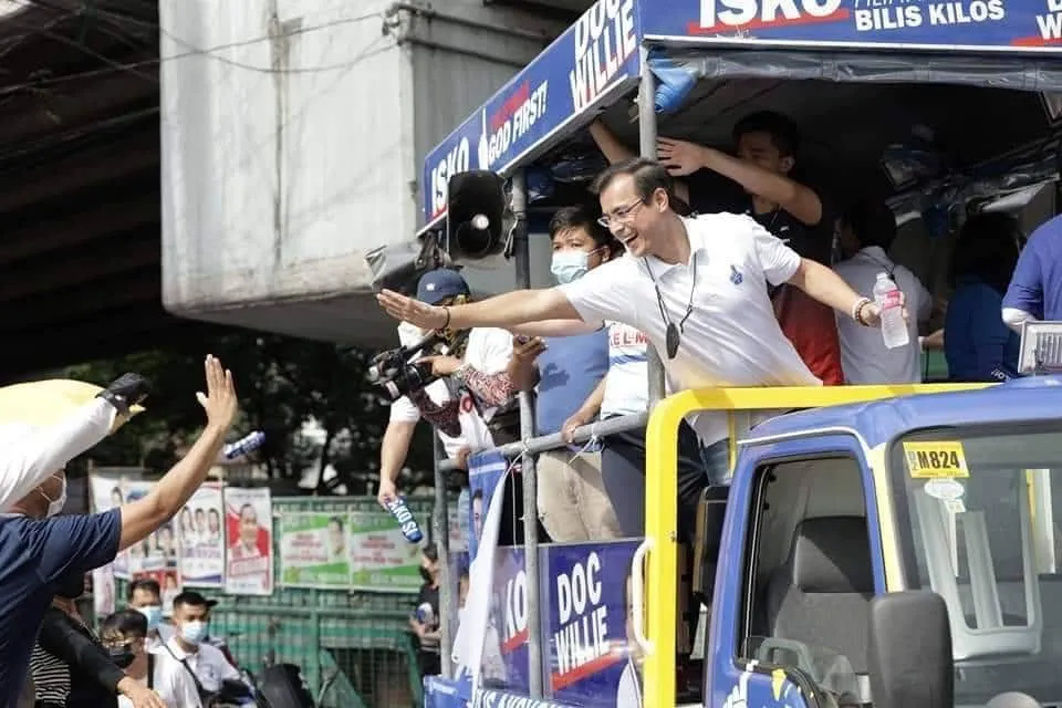 Mayor Isko says he can just walk around Davao City after Sara Duterte banned motorcades