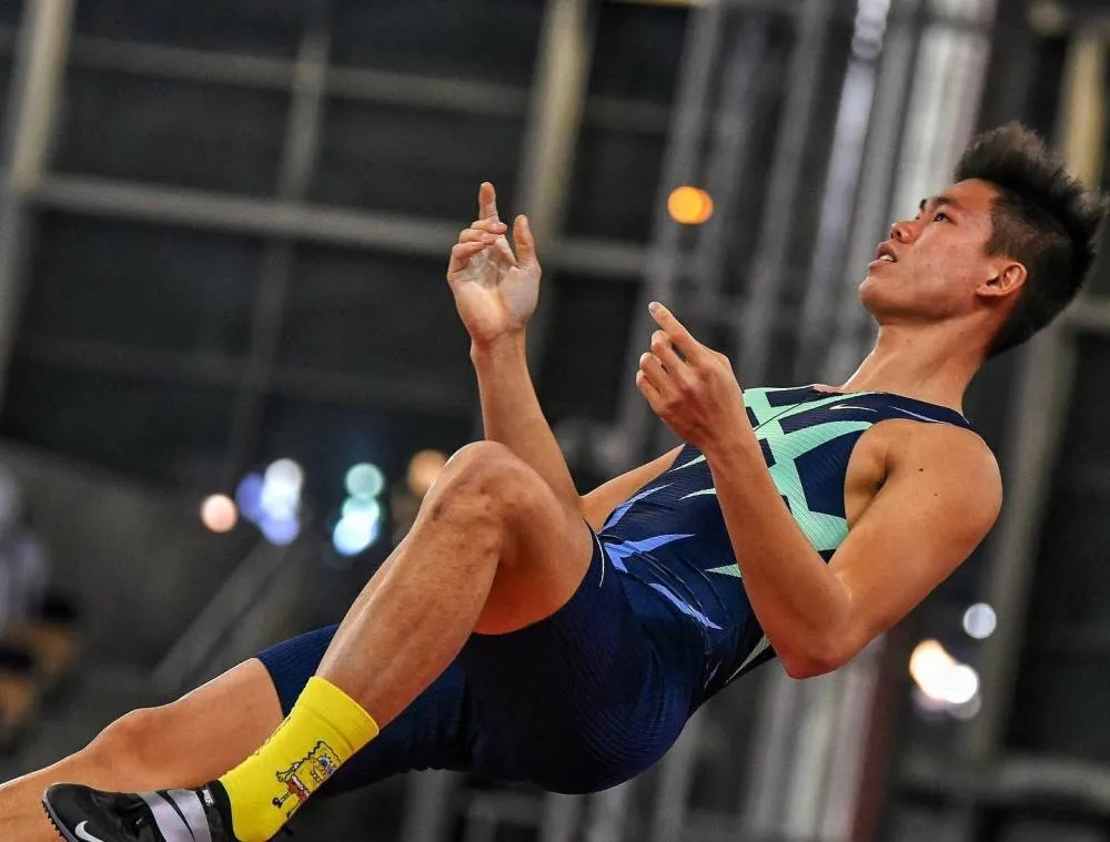 Embattled Obiena out of World Indoor Championships