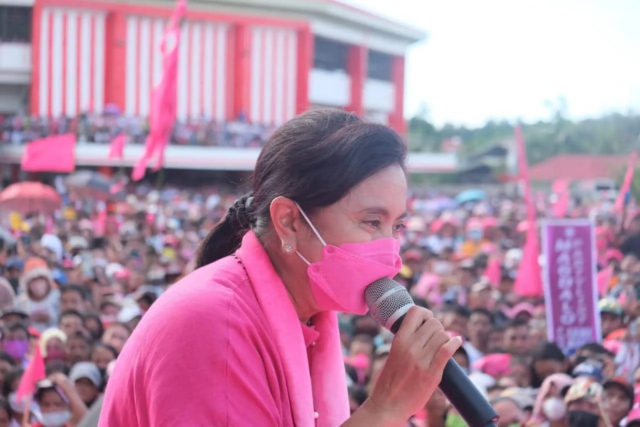 Robredo pitches ‘solving power woes’ before 27,000 Zamboangueño crowd