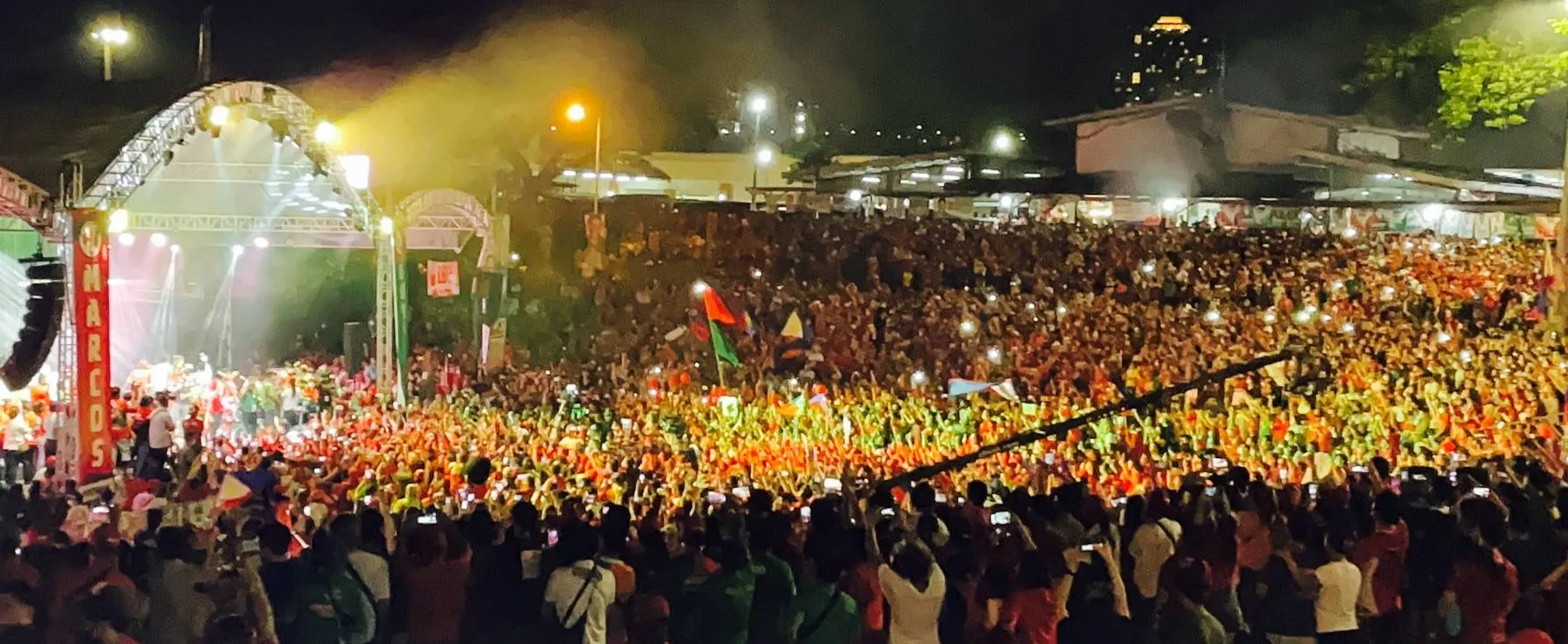 Where was Marcos on Comelec debate night? In Marikina, chatting with huge, chant-happy crowd