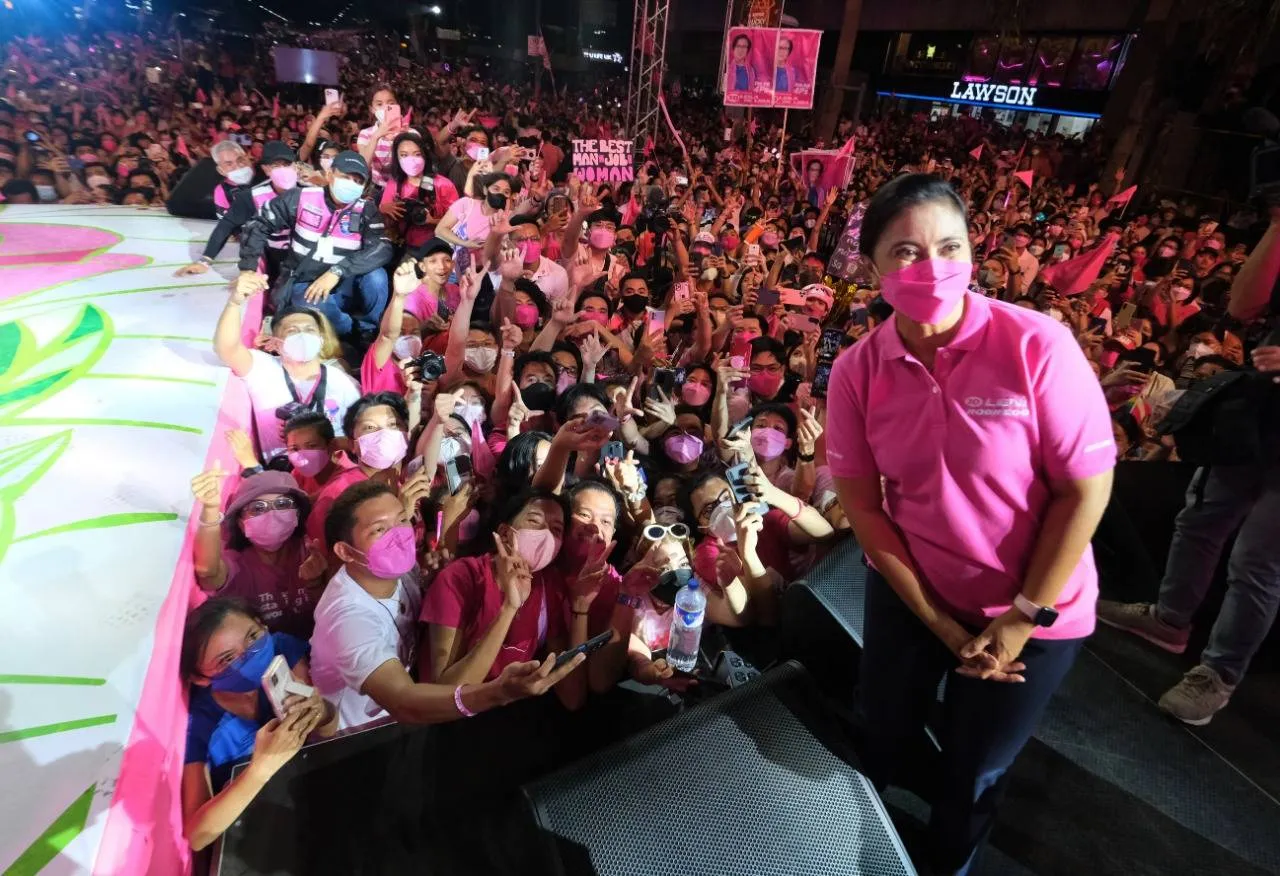 ‘Abonado pa’: Robredo blasts claims that kakampinks in her rallies were paid P1,000 each