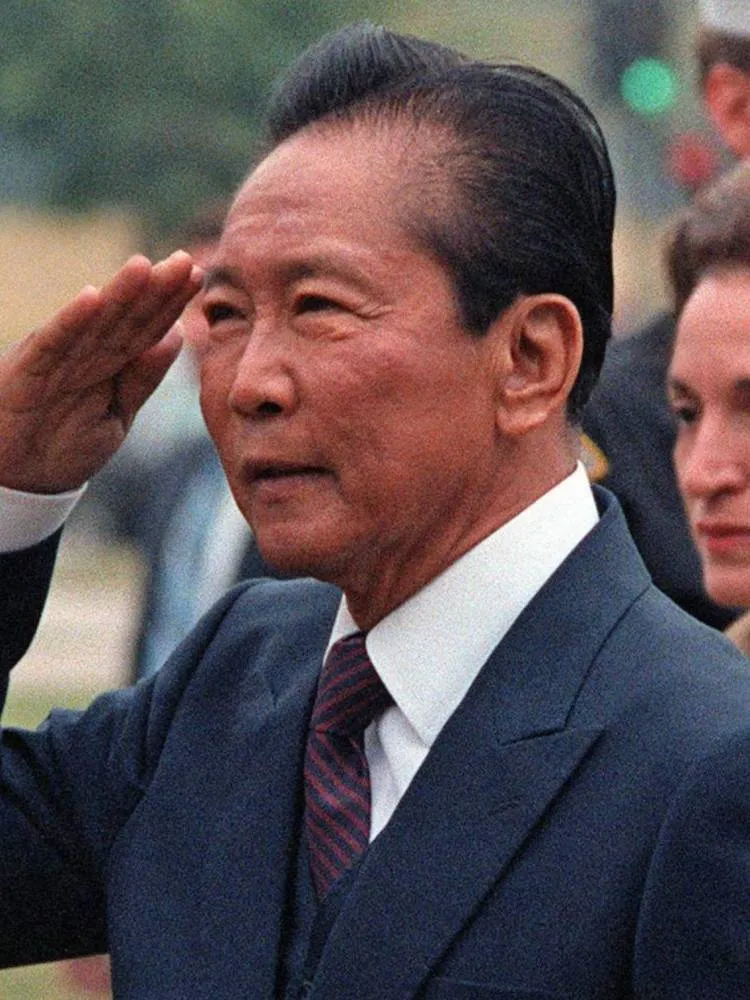 Bongbong tells people asking about his dad: 'Mag-aral kayo, nasa Internet na yan'