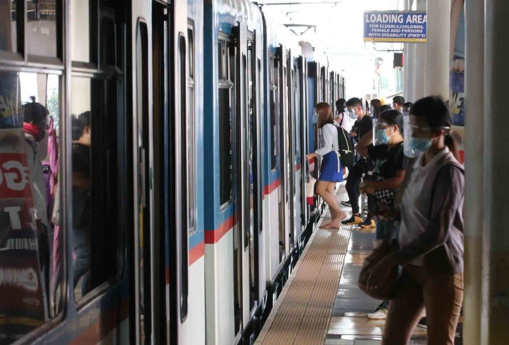 Duterte bats for mass transit use amid high fuel prices: 'Learn to ride MRT, LRT'