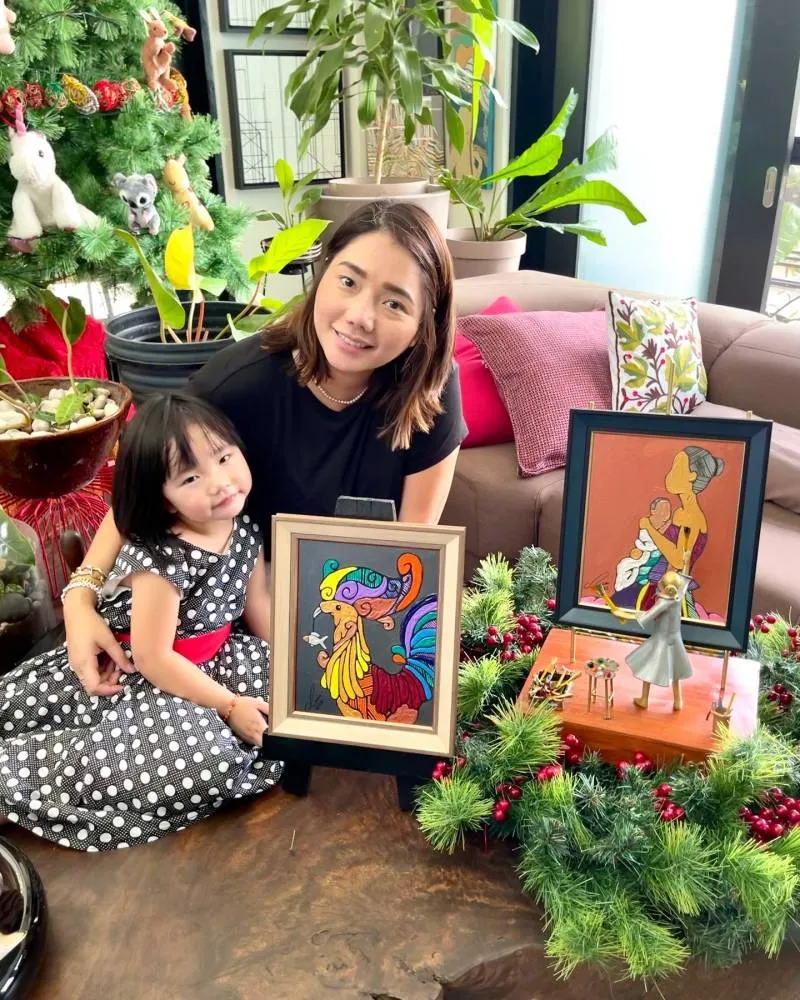 Davao-based artist turns decorative trays into pieces of art