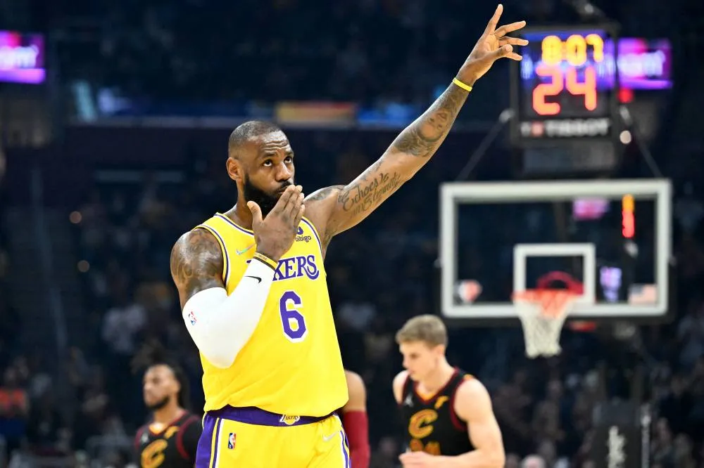 LeBron makes triple-double in triumphant homecoming