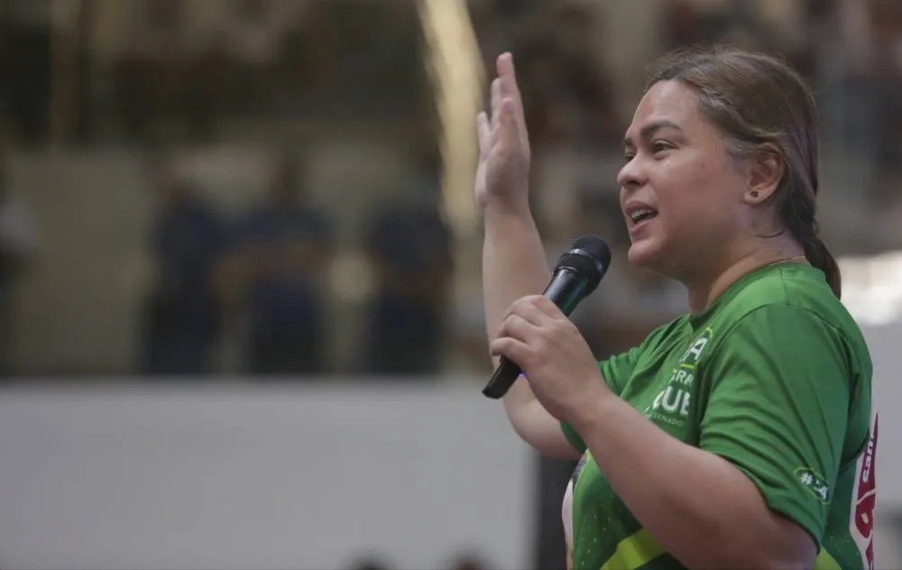 'I'm running for VP,' Sara reminds super fan who wants to 'install her in Malacañang' this May