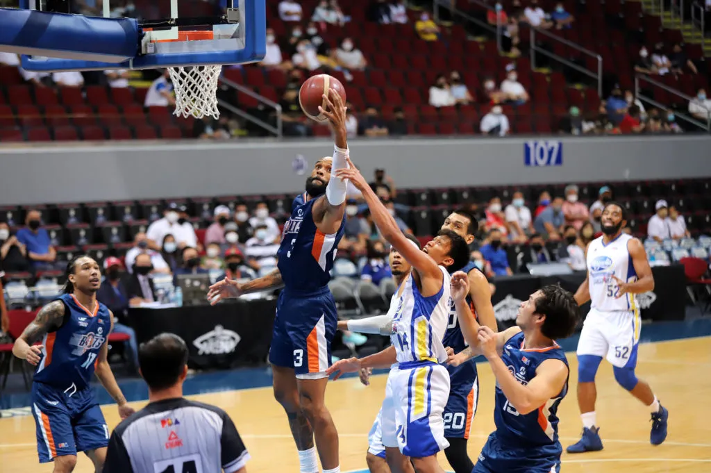 Meralco outlasts Magnolia for semis lead