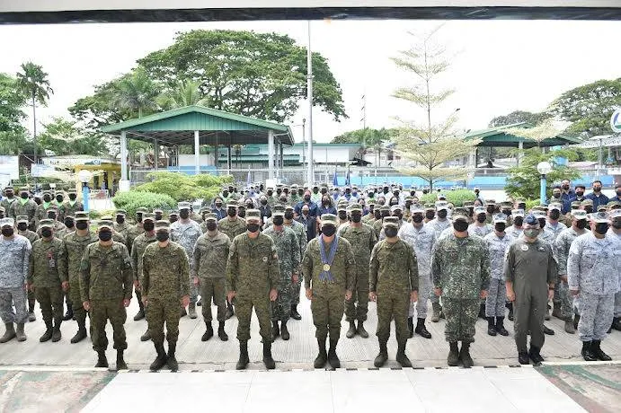 AFP Chief visits WestMinCom, reminds troops to remain non-partisan in May 2022 polls