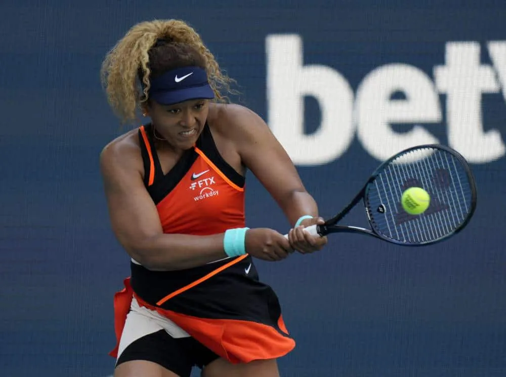 Osaka into quarters; Swiatek cruises