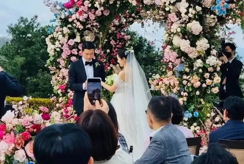 Photos of Hyun Bin, Son Ye-jin’s wedding of the year revealed