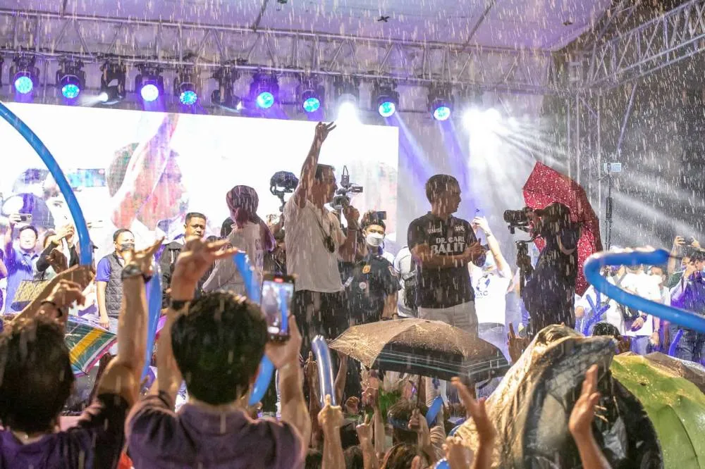 ‘Hindi ko kayo kakalimutan’: Mayor Isko supporters stayed despite heavy rains in CDO