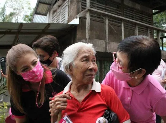 Robredo supporters step up house-to-house campaign