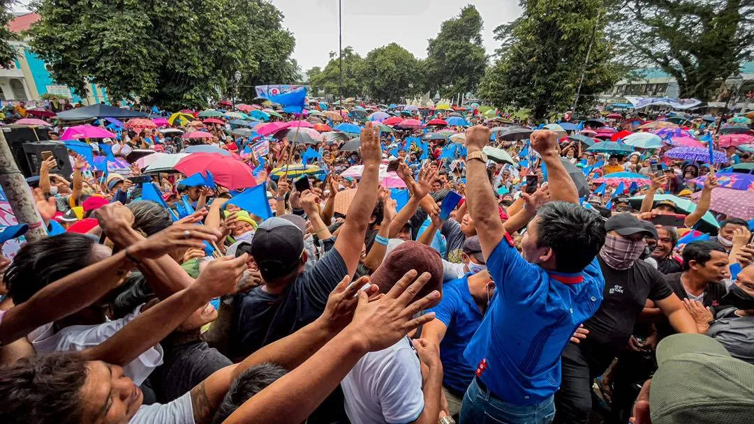 Pacquiao calls for revolution vs poverty