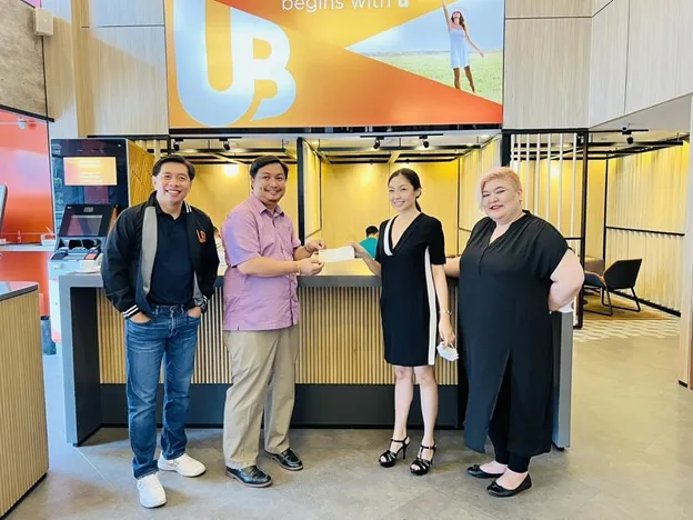 Blockchain authors, Bookshelf PH donate P250,000 to PGH Foundation