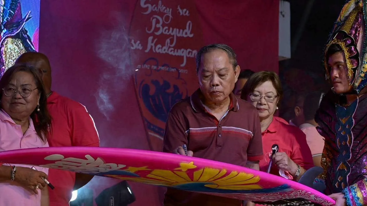 Robredo gets support of Surigao del Norte governor, local execs