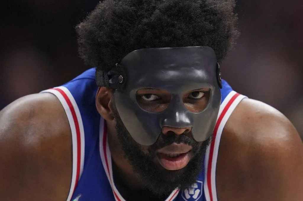 Embiid inspires Sixers win; Mavs set down Suns
