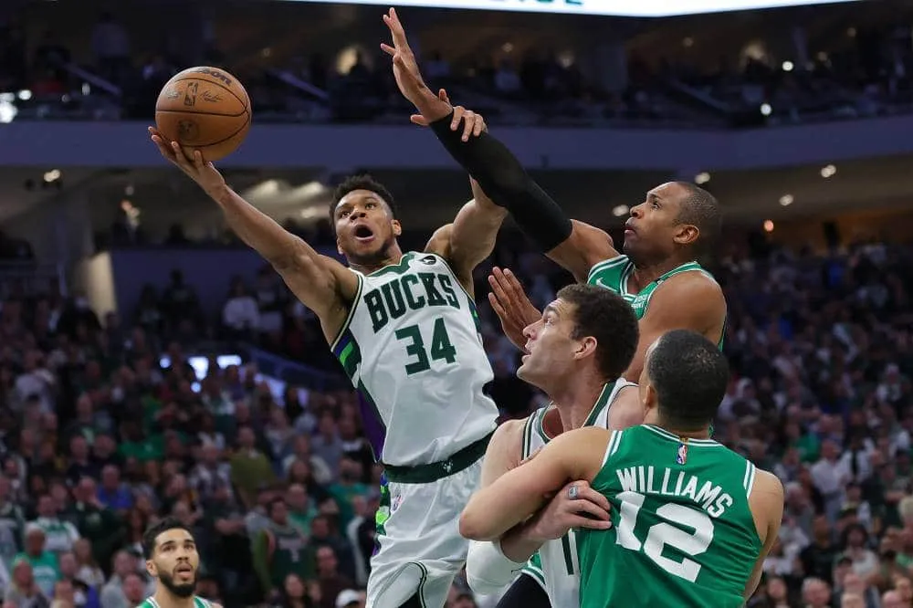 Giannis scores 42 to lead Bucks over Celtics; Warriors rout Grizzlies