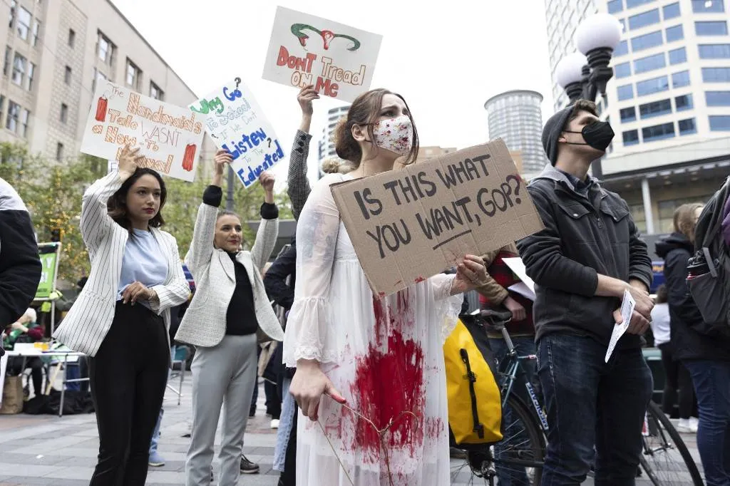 Supreme Court leak ignites US abortion firestorm