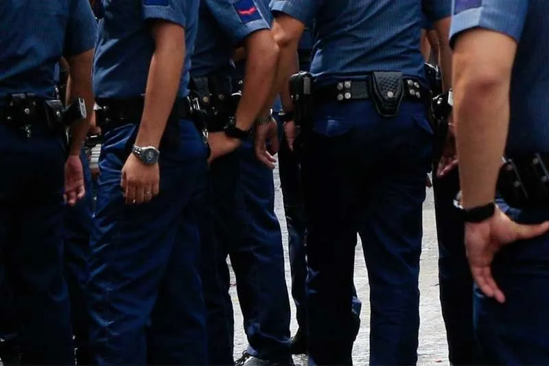 4 Pulis, 1 pa naaktuhan sa inuman at pagsusugal